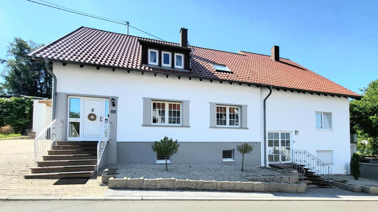 Schicke Komfortwohnung Zum Wohlfuehlen Merchweiler 外观 照片